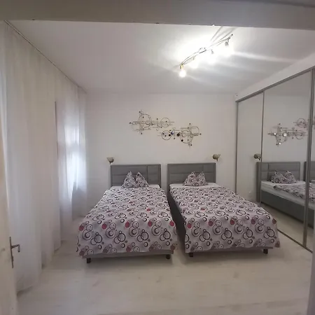 Eroilor Apartment